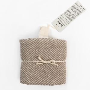 KOOS_towel_linen_beige_fishbone_sguare_big3.jpg