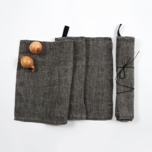KOOS_towel_black_fishbone6.jpg