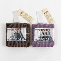 KOOS_present_2towels_brownpurple_postcarded.jpg (200×200)
